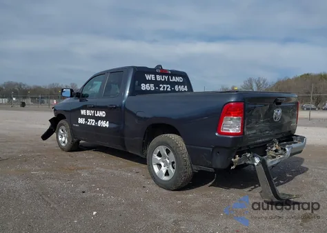 2021 Ram 1500 Big Horn 4X4 6'4 Box z USA, uszkodzony, nr VIN 1C6RRFBG4MN741276